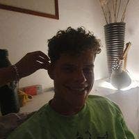 New London Job, 25, Professional, 4 Languages Main Photo