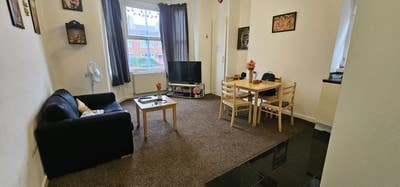 1 bed flat, renovated,Fallowfield, 24hr bus Uni. Main Photo