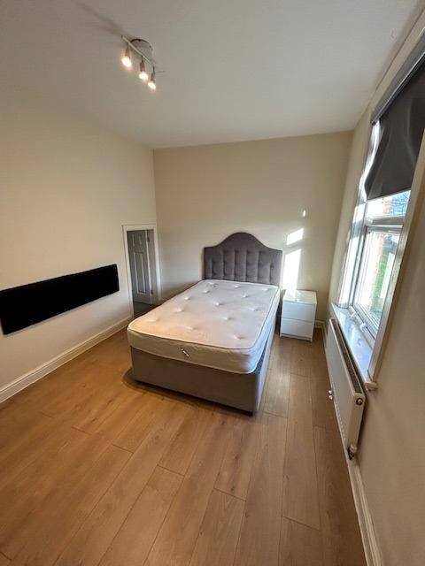 Double En suit room, Bills included Main Photo