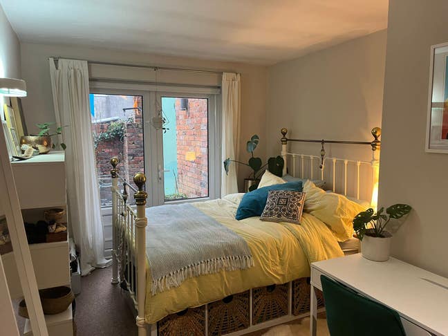 Double room right next to Victoria Park Main Photo