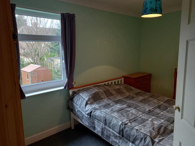 King size bedroom in 2-bed house share Main Photo