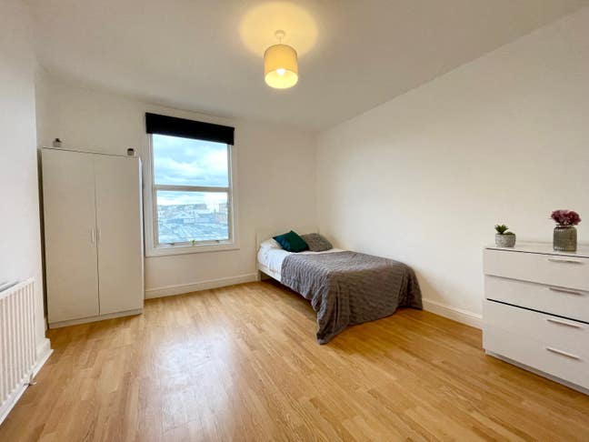 Rooms Available in W3 Main Photo