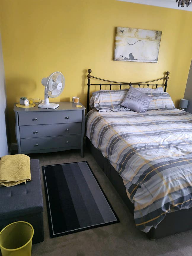 Room only.  Female req pref mon to Fri only  Main Photo