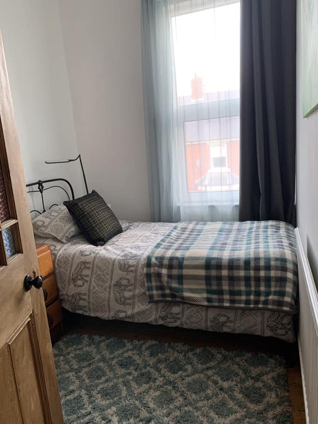 Small Single Room Main Photo