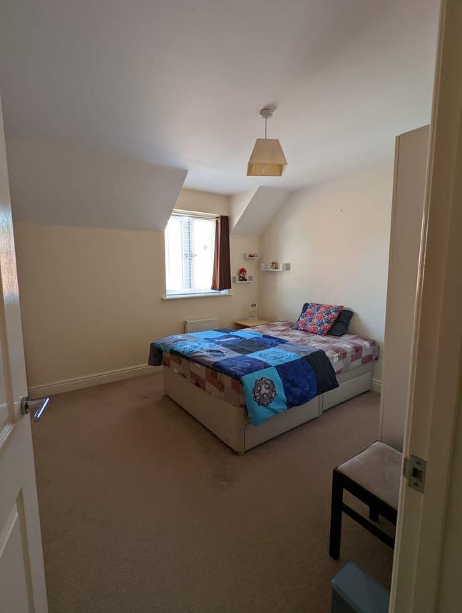 En-suit room for rent (Single person) Main Photo
