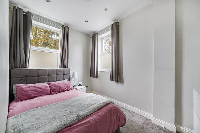 Lovely Double bedroom in modern apartment in W3! Main Photo