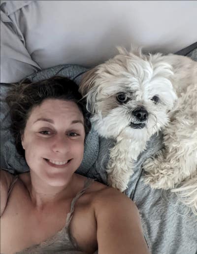 Clean & tidy female with 1 small dog Main Photo