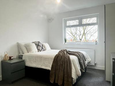 Ground Floor Double Room with En-suite Main Photo