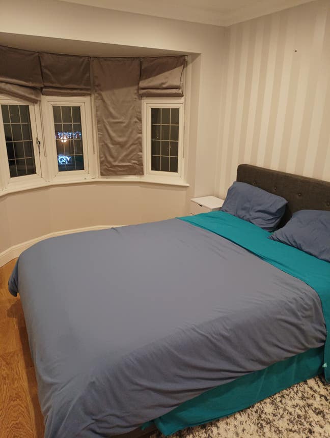Master bedroom, en-suite, parking, Station Main Photo