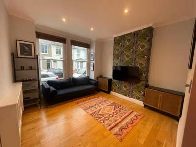 Cosy 2 Bed Flat with Garden and Private Office Main Photo