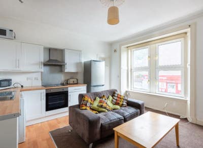 Bright Spacious Flat near Uni and City Center Main Photo