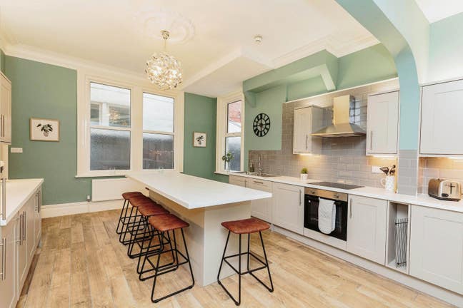 Newly Refurbished, 6 Bed House Share  Main Photo