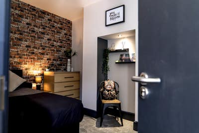 🛏️ Fabulous En Suite  Room in Peaceful House  Main Photo