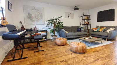 Zone 2 large bedroom in a 2 bed house with garden Main Photo