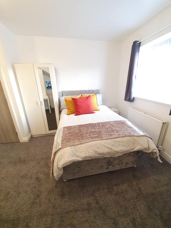 En-Suite  Room with Kitchenette  Low Deposit Main Photo