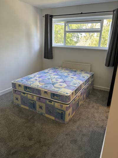 One en-suite double room to rent Main Photo