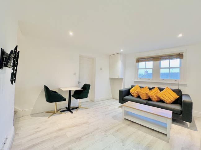 Cosy one-bedroom flat on Brixton Hill Main Photo