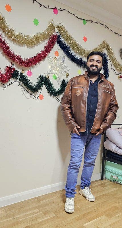I am a professional male aged 35. I am lookin... Main Photo