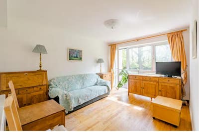 Room facing a garden Main Photo