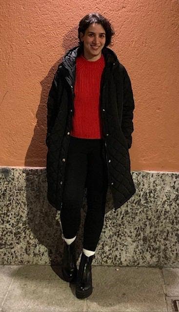 I am a professional female, working full time... Main Photo