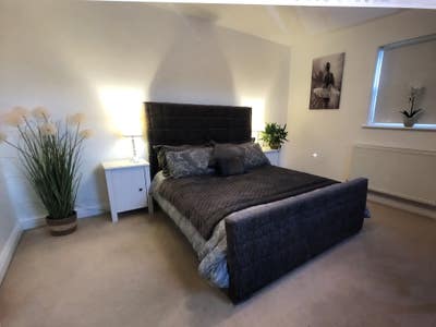 Extra large king size bedroom with en-suite  Main Photo