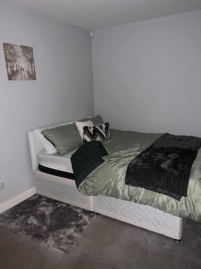 Room available to rent  Main Photo