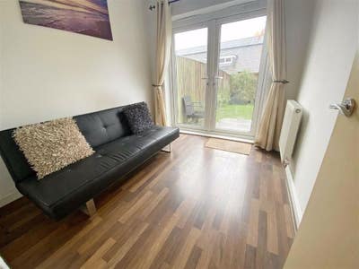 Lovely large bedroom with own ensuite Main Photo