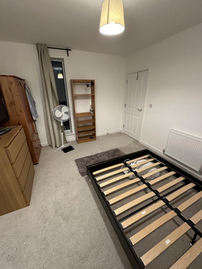 Central Bracknell Room Available Main Photo