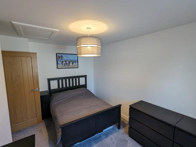 Large Double Room in Relaxed Home  Main Photo