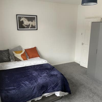 Newly Redecorated Double  Rooms  in a Shared House Main Photo