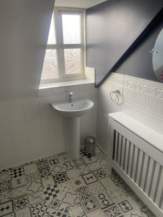 Large Double En-Suite Room - Available Now Main Photo