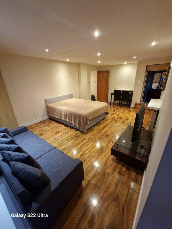  Balcony Spacious Room in Canary Wharf Main Photo