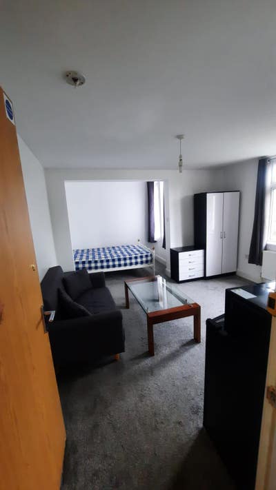 Luxury STUDIO En-suite bedroom private bathroom Main Photo