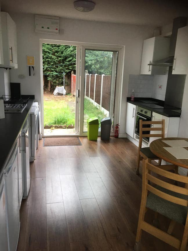 One en-suites in 3 bed student house beeston Main Photo