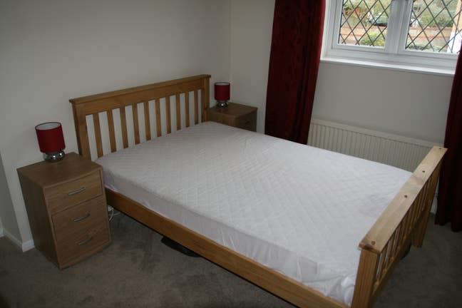 Lovely Cosy Bright Bedroom... :-) Main Photo