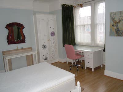 Huge Double Room to let in Furzedown, Streatham Main Photo