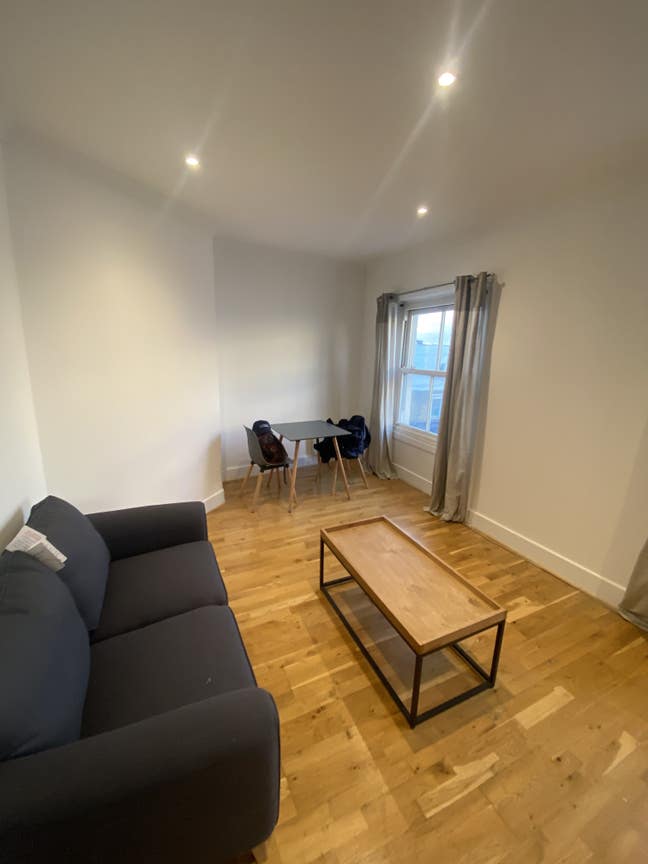 A 1 bedroom flat a short walk from Clapham Common Main Photo