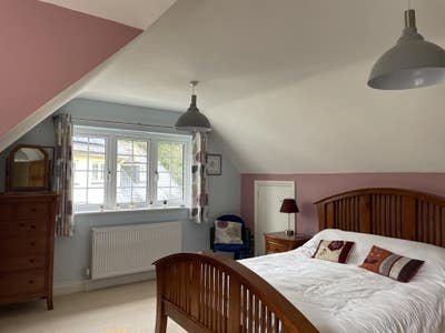 Lovely large double room in quiet road. Main Photo