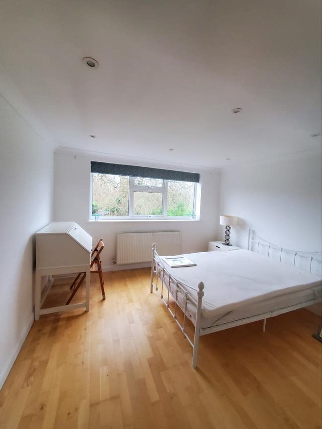 Double Bedroom 7days a week or Mon-Friday  LET Main Photo