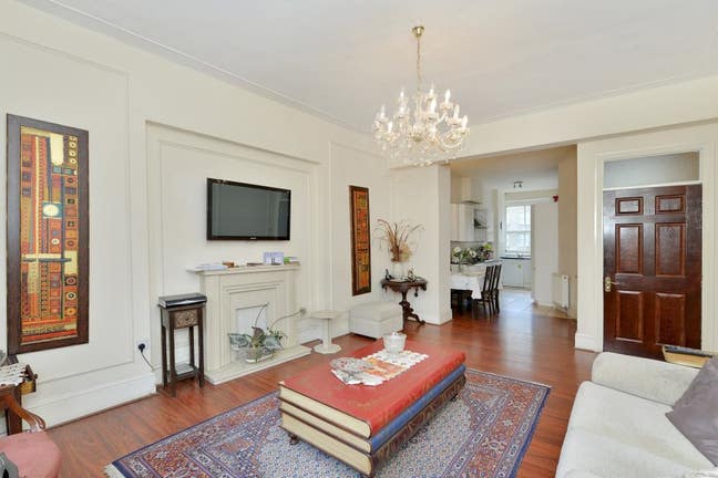 Single room in modern flat in Knightsbridge  Main Photo