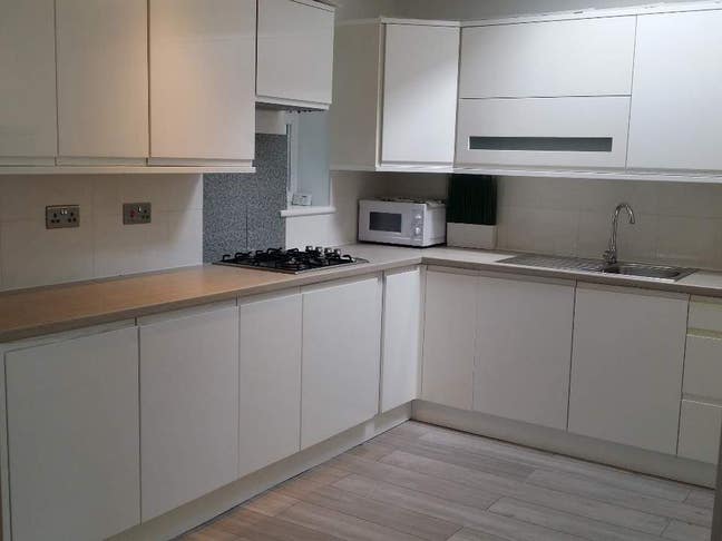 Double room  in New Malden  Main Photo