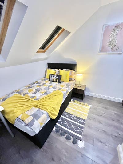 ⭐En-Suite Rm with TV. Walking Distance to Centre⭐ Main Photo