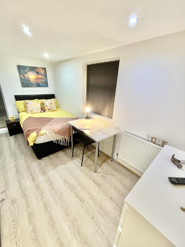 ⭐En-Suite Rm with TV. Walking Distance to Centre⭐ Main Photo