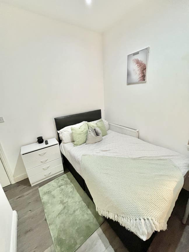 ⭐En-Suite Rm with TV. Walking Distance to Centre⭐ Main Photo