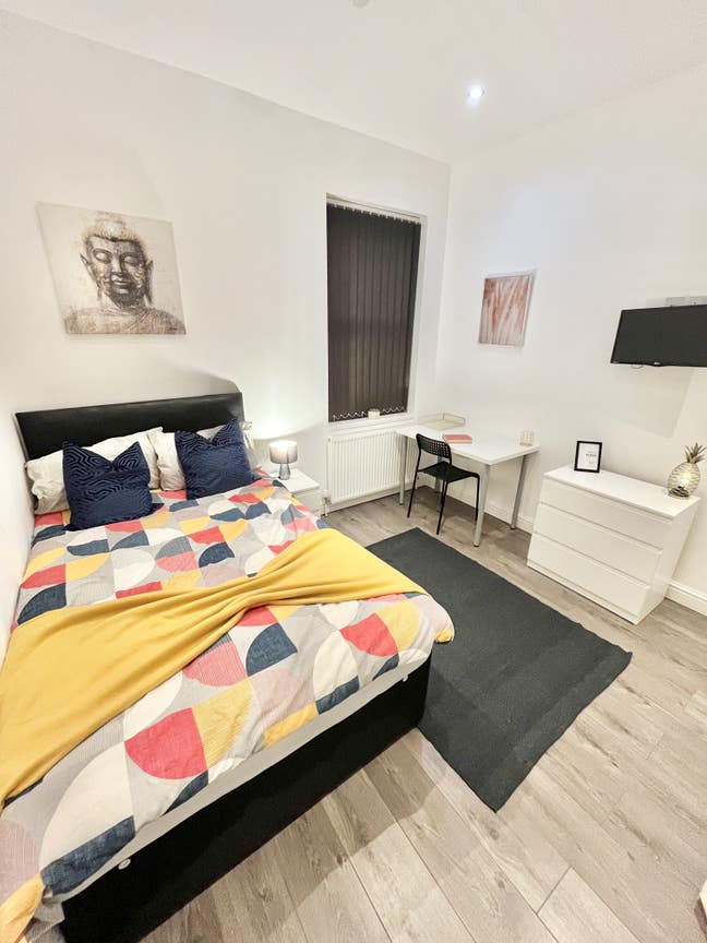 ⭐En-Suite Rm with TV. Walking Distance to Centre⭐ Main Photo