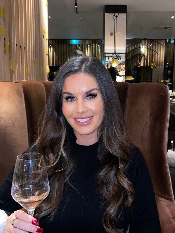 I am a professional female aged 31 working as... Main Photo