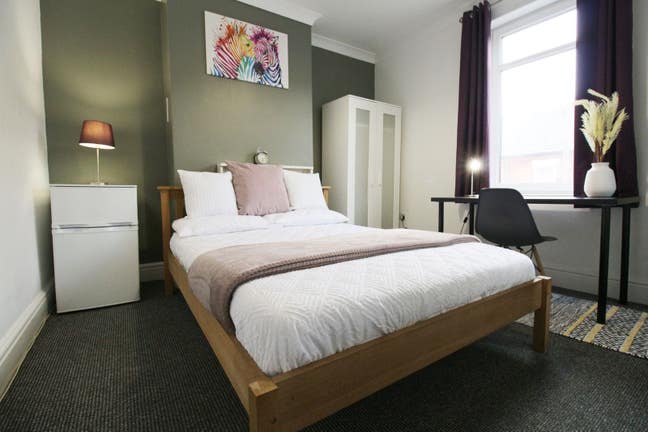 Large Ensuite Double Room to Rent Main Photo