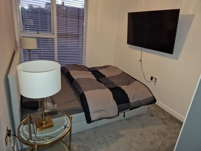 Lovely double bedroom with bathroom to rent Main Photo