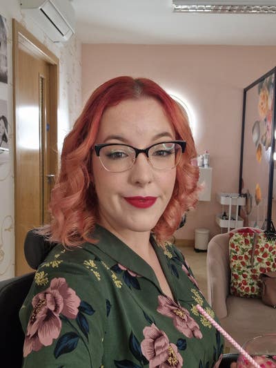 Young professional looking for flat/housemate Main Photo