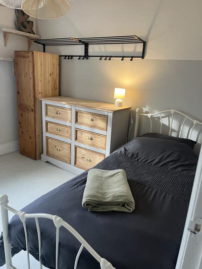 Single/ double room in 3 bed. mature family home   Main Photo